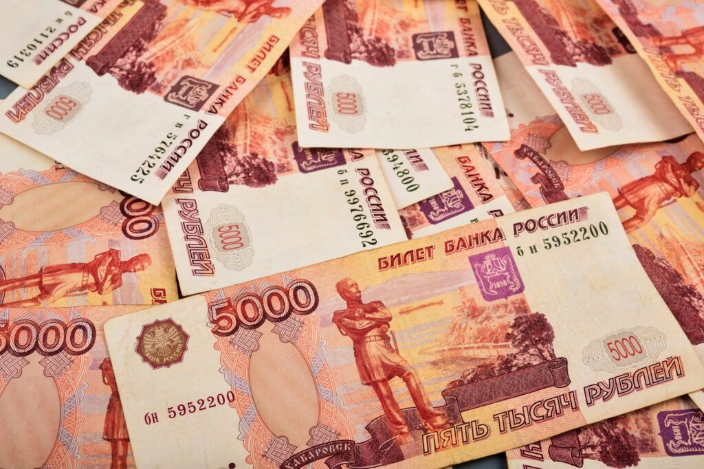 Guerre en Ukraine : La rouble chute de 40%