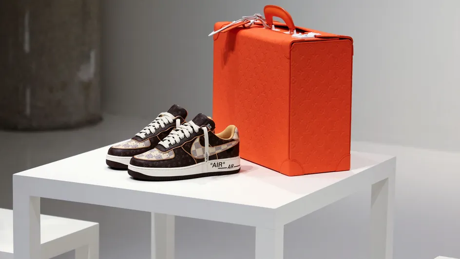 La vente aux enchères des baskets du styliste Virgil Abloh bat les records