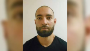 Gérald Darmanin annonce que le policier soupçonné d'avoir tué sa compagne à Paris fin janvier a été arrêté
