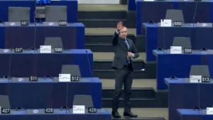 Un eurodéputé bulgare signe un salut nazi dans le parlement européen