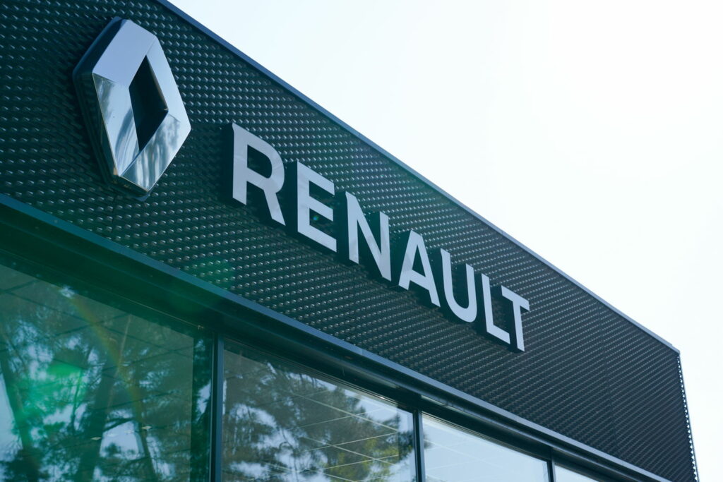 Renault suspend ses activités en Russie