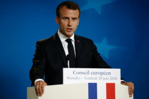 Emmanuel Macron veut renouer avec les français à travers de "petits débats" ©Alamy Images