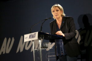 Législatives : A Hénin-Beaumont, Le Pen revient pour assommer Mélenchon