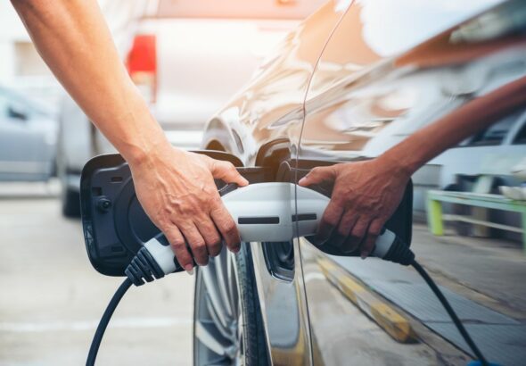 Le Parlement européen acte l'interdiction de vente de voitures essence et diesel dès 2035