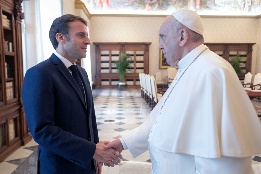 Macron rencontre le Pape François à Rome