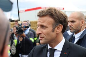 Emmanuel Macron devant la presse ©Wikimedia Commons