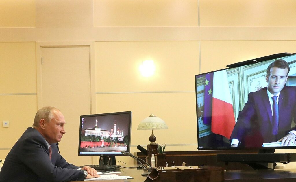 Emmanuel Macron et Vladimir Poutine en visioconférence, Moscou, 2020 ©Wikimedia Commons