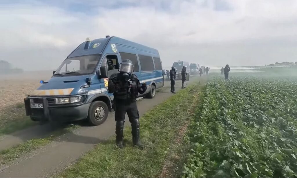 Gendarmes en intervention à Sainte-Soline ©Capture d'écran Sud Ouest