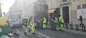 Ramassage des ordures par une société privée dans le 17ème arrondissement, 16 mars 2023 ©Wikimedia Commons