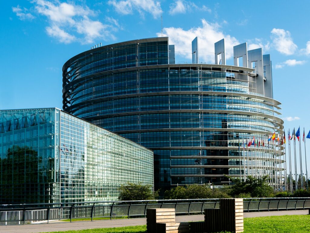 Parlement européen à Strasbourg ©UNsplash / Photo by Emmanuel Burdin