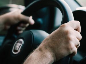 Vo voiture enlèvement enfant à bord deux hommes