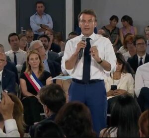 Emmanuel Macron lors d'une réunion publique à Marseille, 27 juin 2023 ©Capture d’écran Huffington Post