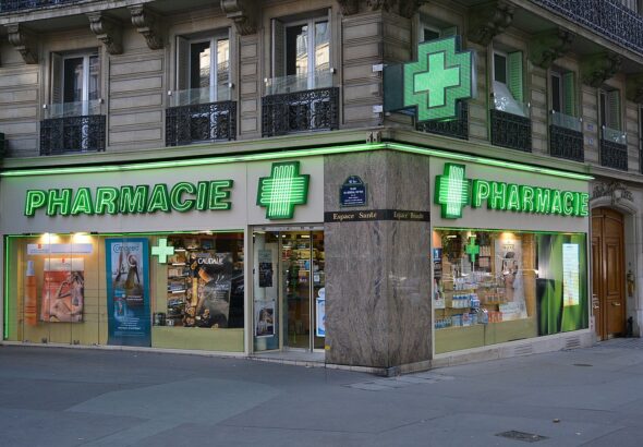 Pharmacie à Paris ©Wikimedia Commons