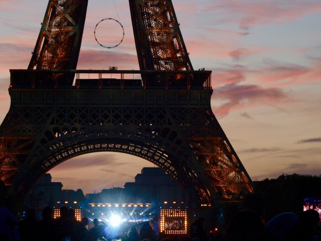 Femme violée champs de mars