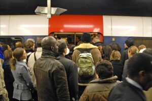 Station du RER B à Paris / Wikimedia Commons