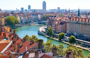 femme lyon poignardé immeuble