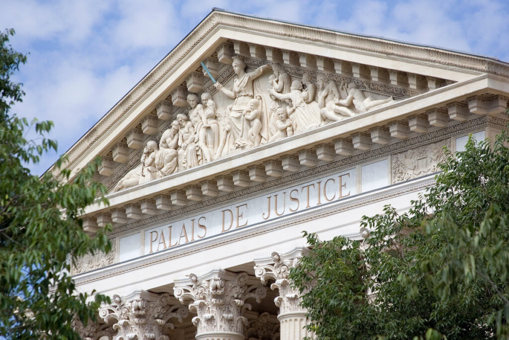 Les colis de la Banque alimentaire était revendu 15 euros @AdobeStock