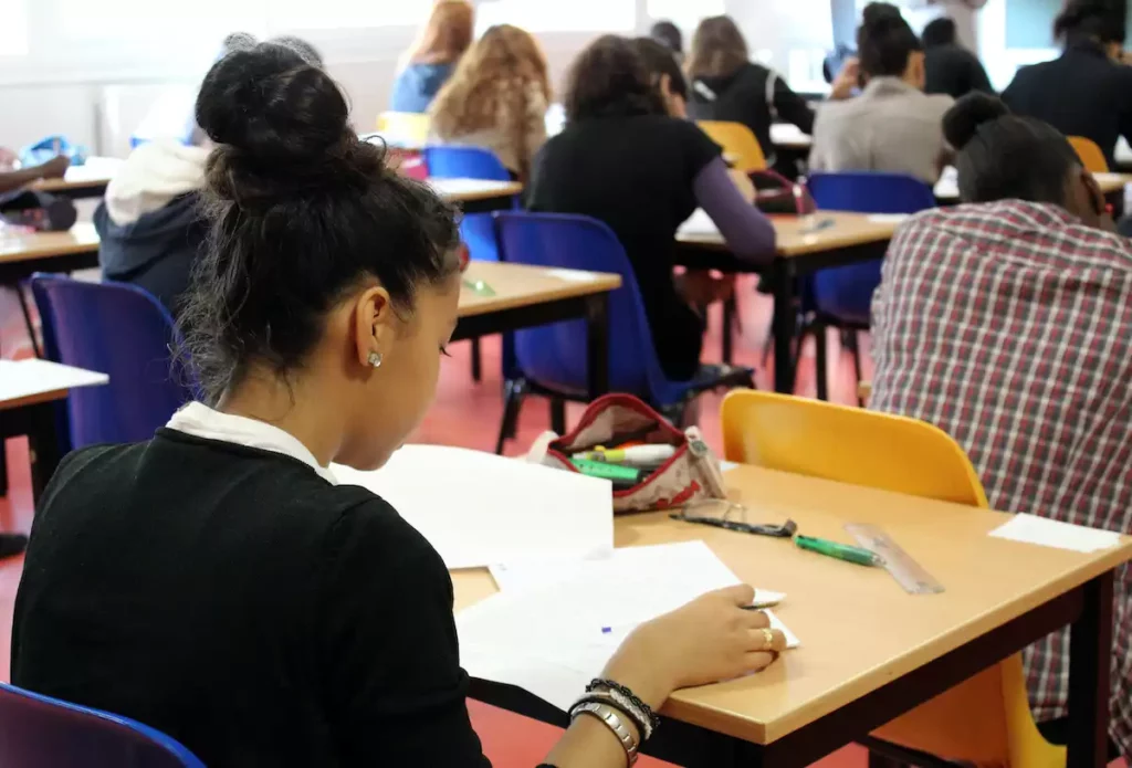 Un lycée attaque une jeune fille au couteau au sein de l'établissement, par "dépit amoureux"