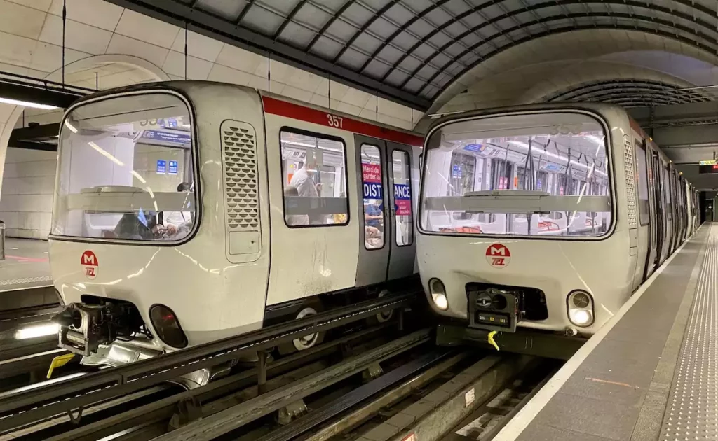 Un homme agresse quatre personnes au couteau dans le métro, à Lyon