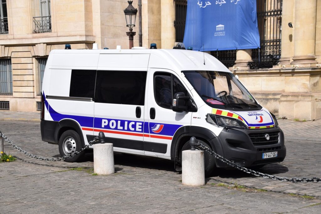 Nanterre : une jeune femme prise en otage et forcée de conduire 300 km par un agresseur armé