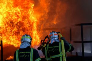 Un incendie tragique à Noyon : Un garçon de 6 ans perd la vie, une enquête en cours