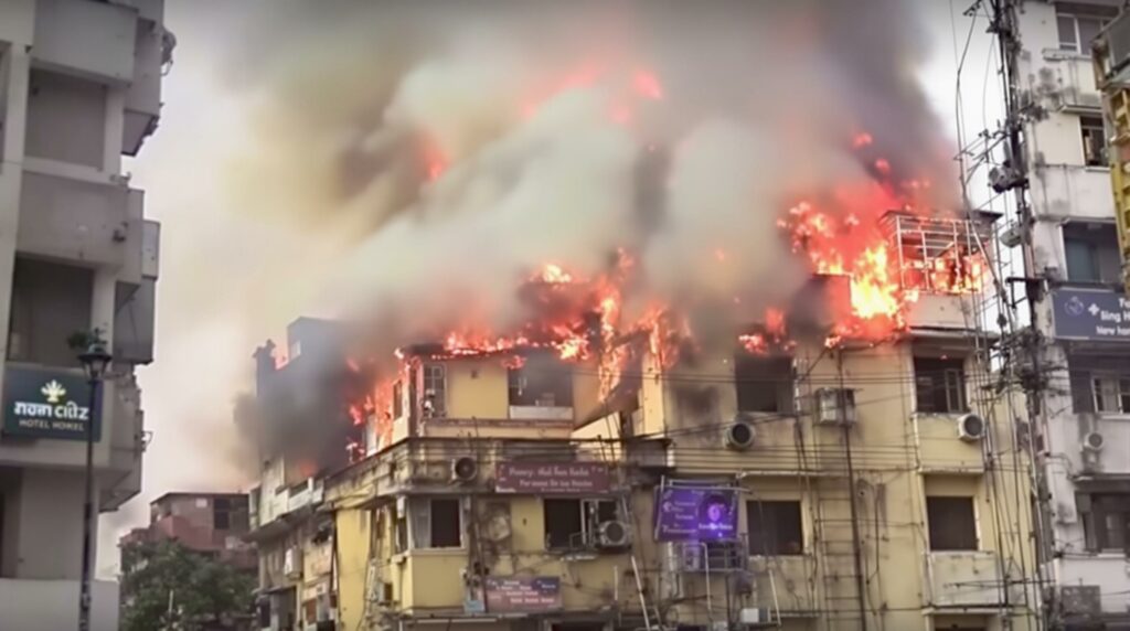 Trag&eacute;die &agrave; Calcutta : 15 morts dans l'incendie d'un h&ocirc;tel bond&eacute;