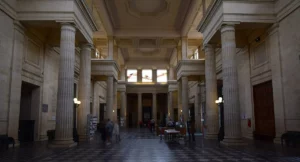 Tribunal de Bordeaux, Salle des Pas perdus ©Wikimedia
