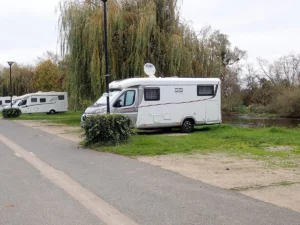 Tentative d'enlèvement à bord d'un camping-car, image d'illustration ©Freepik