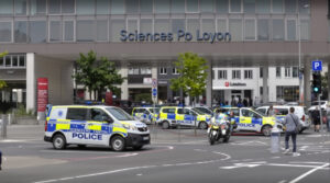 scene_exterieure_Sciences_Po_Lyon_police