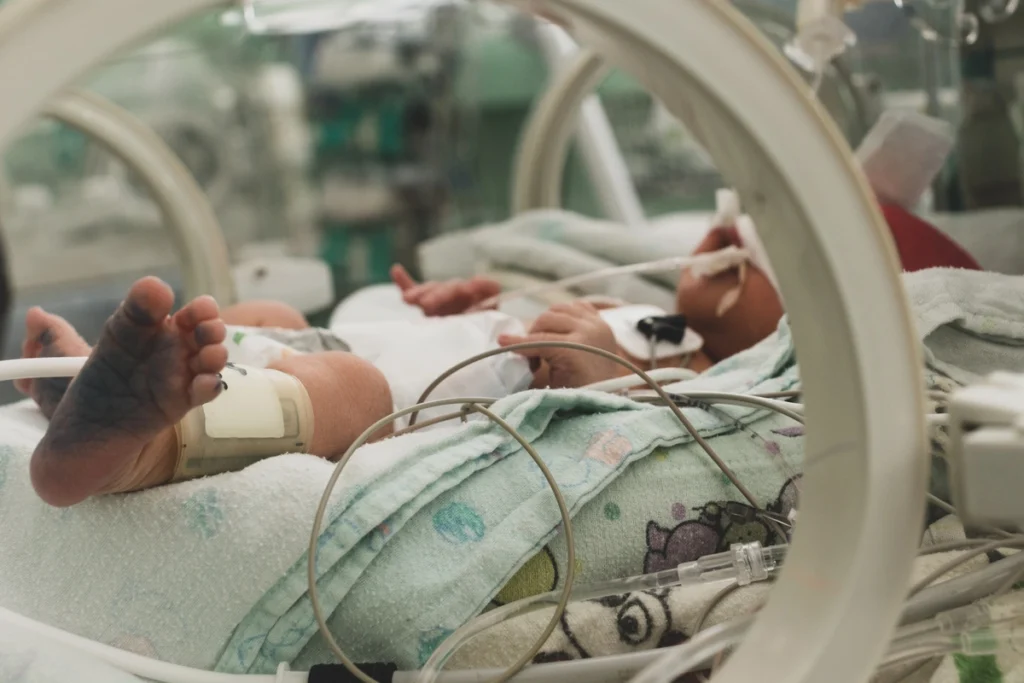Deux bébés retrouvés dans un sac une mère de 26 ans jugée pour infanticide à Dijon