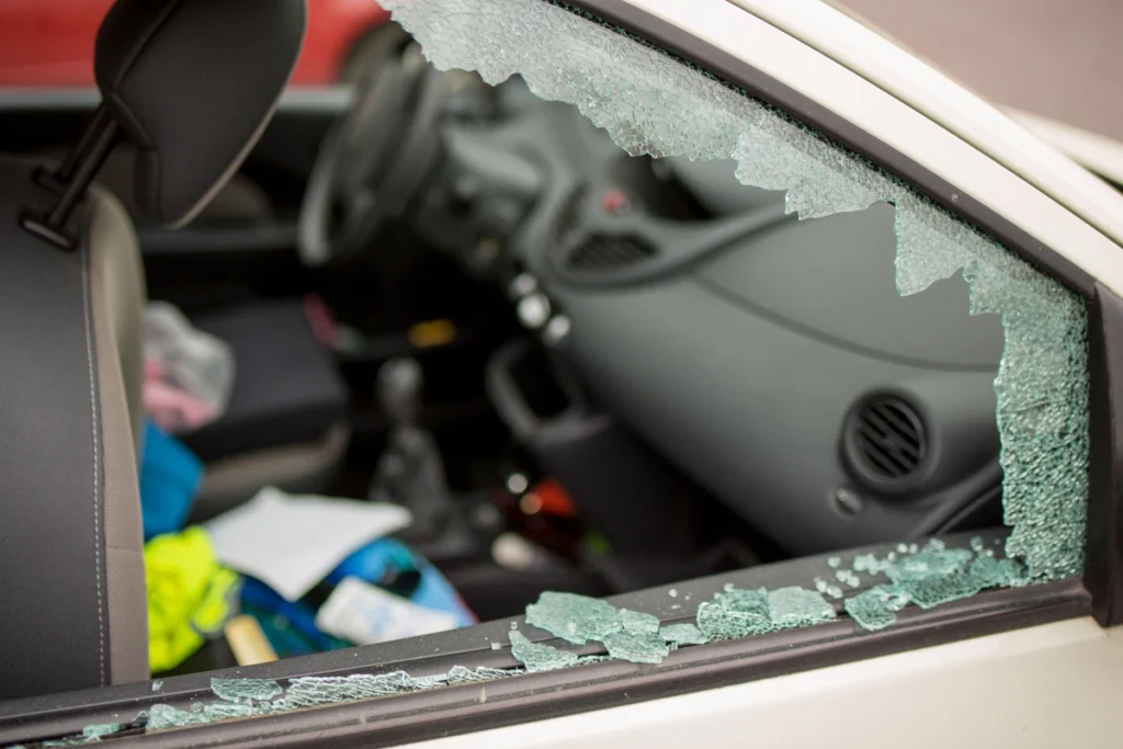 Nantes : un sexagénaire roué de coups et dépouillé de sa voiture après un différend routier