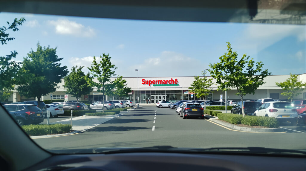 parking_supermarché_jour_versaille