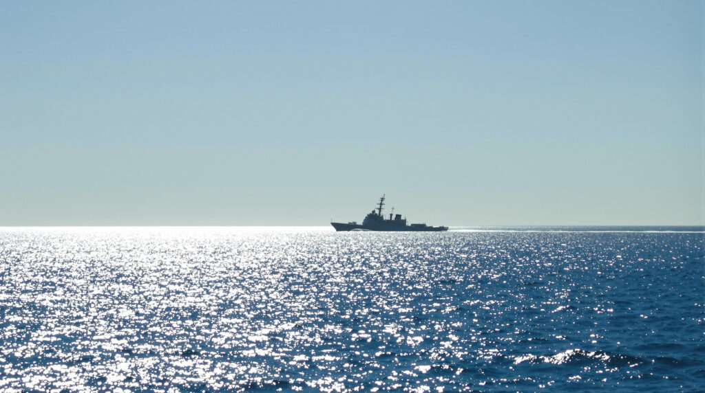 navire_militaires_mer_lumineuse
