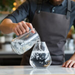 Service d'eau en restaurant