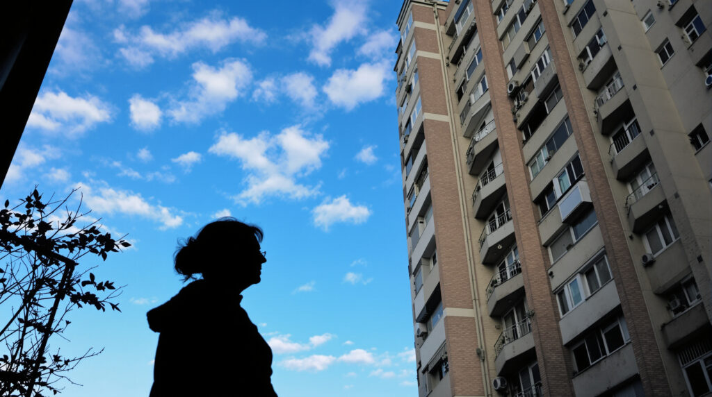 silhouette-immeuble-vieille-dame