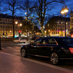 voiture-berline-paris-nuit
