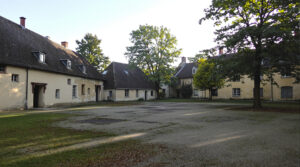 cour-lycee-lyon-matin