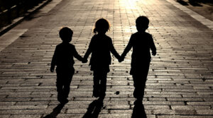 Enfants_en_route_vers_l'avenir