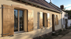 maison_volets_ferm&eacute;s_rue_calme