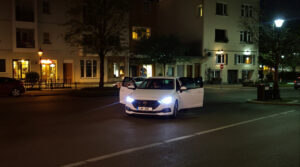 Place_nuit_voiture_blanc