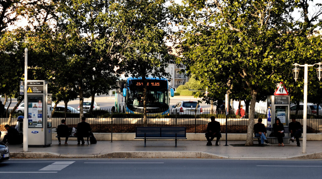 arret_bus_calme_avignon