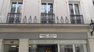 facade-medicale-parisienne-sans-visage