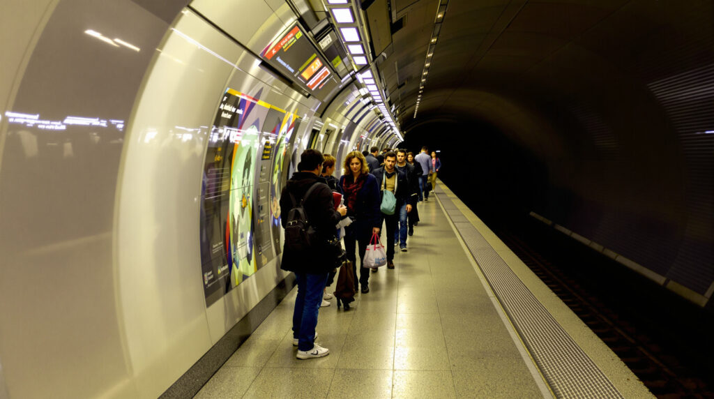 station_metro_quai_lumineux