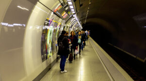 station_metro_quai_lumineux