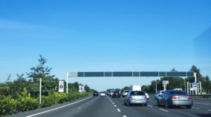 aire-autoroute-ensoleill&eacute;e