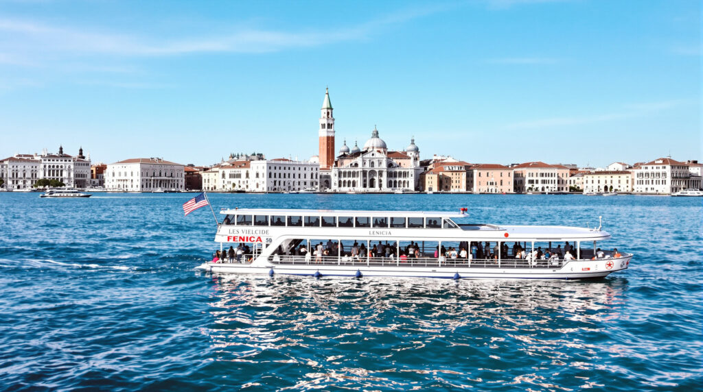 bateau_vide_venise_lagune