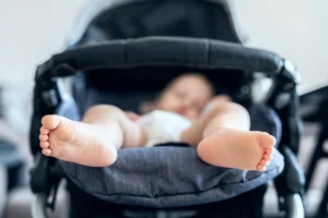 b&eacute;b&eacute; dans une poussette