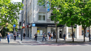 rue_agence_bancaire_urbaine