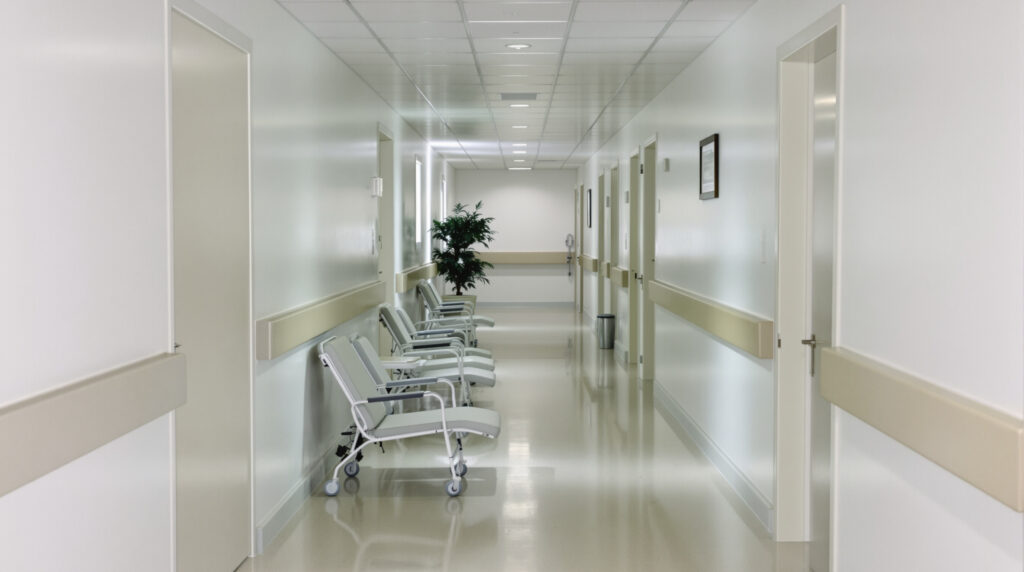 couloir_hopital_lumineux
