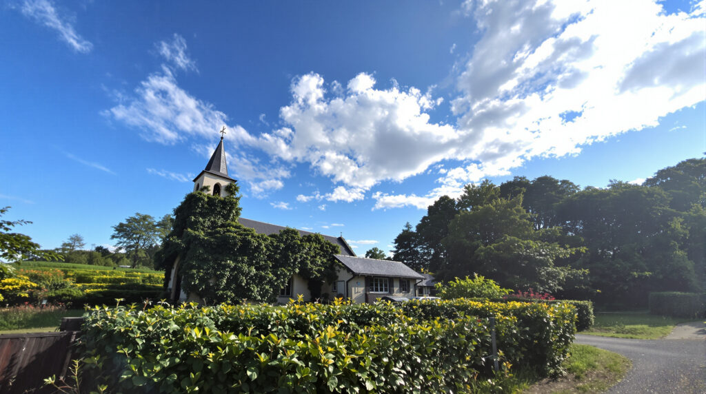 église-campagne-ensoleillée
